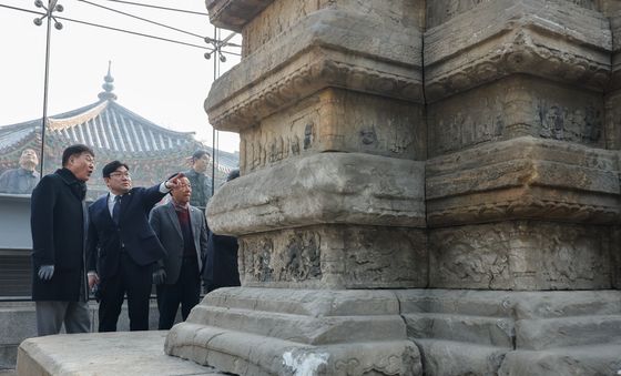 유리막 설치 이후 27년 만에 공개된 원각사지 십층석탑