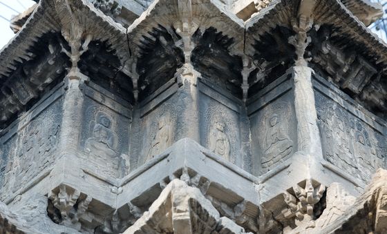 원각사지 십층석탑, 유리막 안 모습은