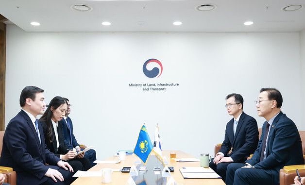 김윤덕 국토부 장관, 주한카자흐스탄 대사 면담