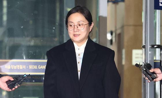 첫 경찰 조사 마친 박나래