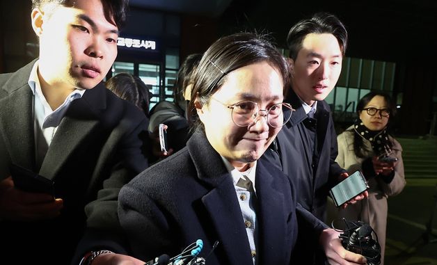 첫 경찰 조사 마친 박나래