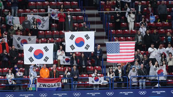 밀라노에 퍼지는 태극기 물결