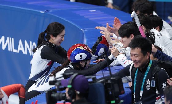 기쁨 나누는 김길리·최민정