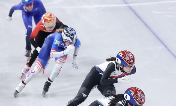 김길리·최민정, 힘차게 질주