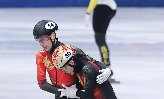 계주 결승B에서 1위 기록한 린샤오쥔