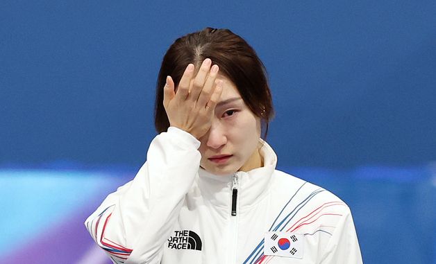 최민정, 멈추지 않는 눈물