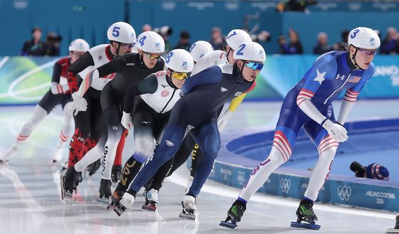 조던 스톨츠 뒤에서 레이스 임하는 정재원