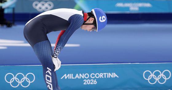 고개 숙인 조승민