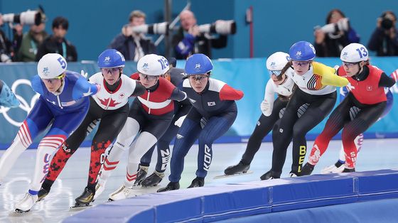 경기 초반 탐색하는 박지우