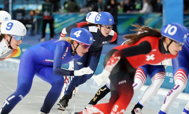 기회 엿보는 박지우