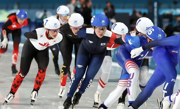 기회 엿보는 박지우