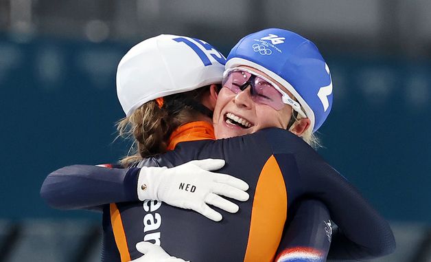 환호하는 마리케 코네우드