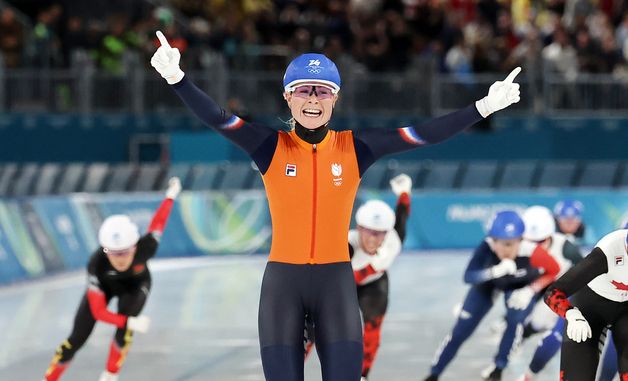 환호하는 마리케 코네우드