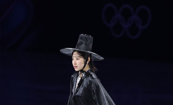 갓 쓰고 갈라쇼 등장한 이해인