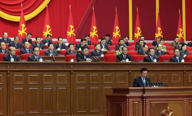 北, 9차 노동당 대회 3일차…"강렬한 전진 기세에 부응한 전략 제시"