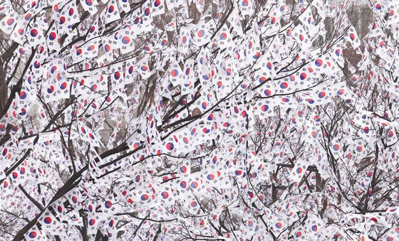 '태극기 꽃'으로 물든 효창공원