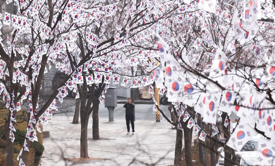 태극기로 물든 효창공원