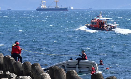딩기요트 탑승자 구조