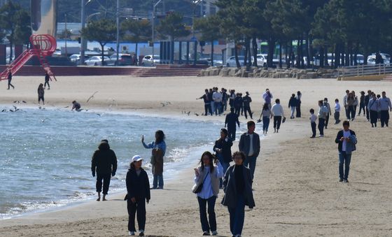 두터운 옷은 안녕