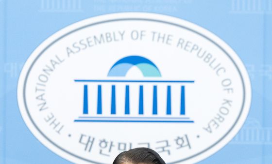 경기도지사 불출마 선언하는 김병주 의원