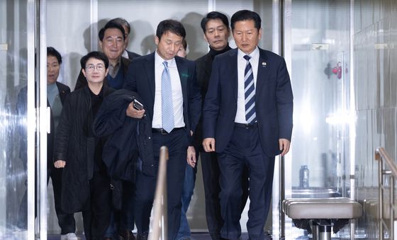 정책 의원총회 향하는 정청래·한병도