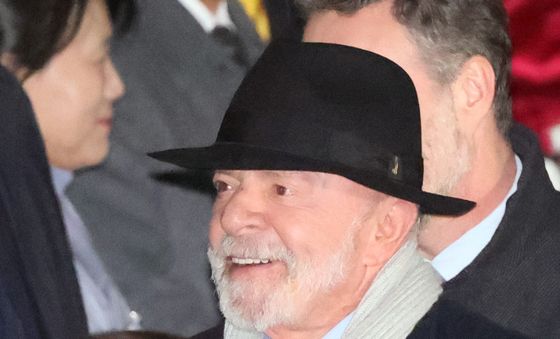 룰라 대통령, 미소 보이며 입국