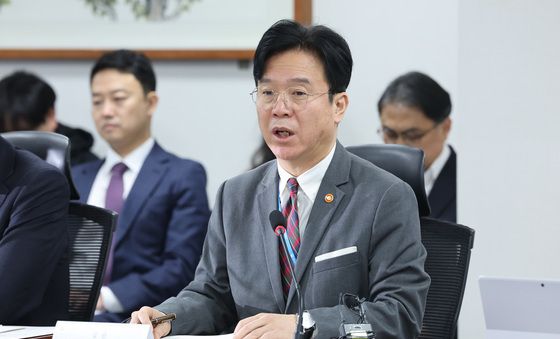 김영훈 장관, 고용노동부 현안 관련 당정협의회