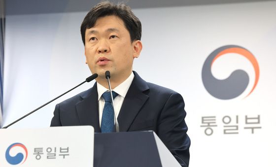 정례브리핑하는 윤민호 통일부 대변인