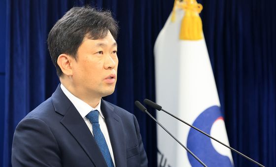 정례브리핑하는 윤민호 통일부 대변인