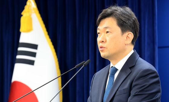 정례브리핑하는 윤민호 통일부 대변인