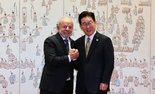 룰라 브라질 대통령과 기념촬영하는 이재명 대통령