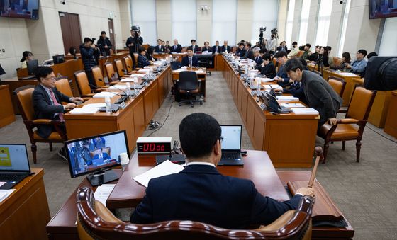 범여권 주도 국민투표법 개정안 의결한 행안위