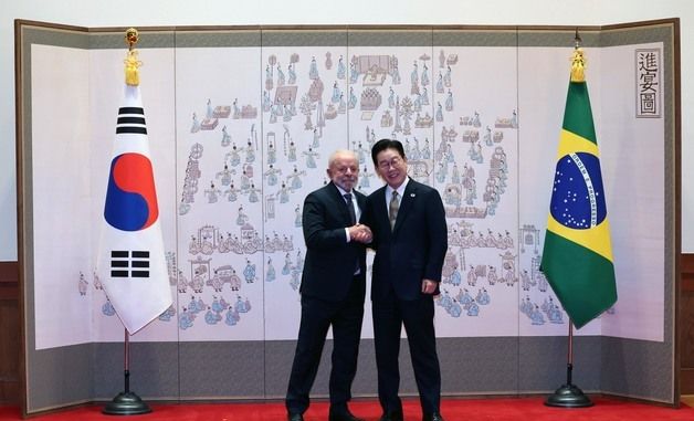 정상회담 앞서 기념촬영하는 이재명 대통령과 룰라 대통령