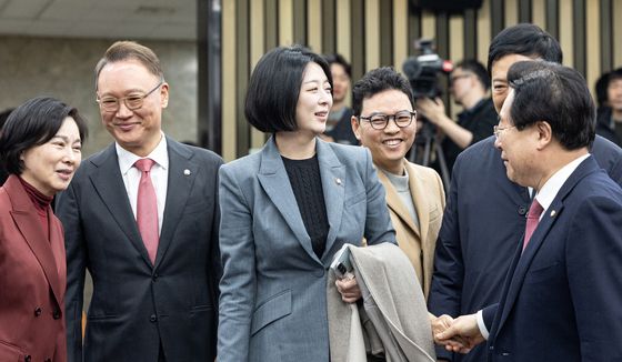 의원총회 참석하는 배현진·박정훈 의원