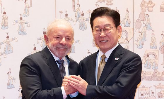 룰라 브라질 대통령 손 잡은 이재명 대통령