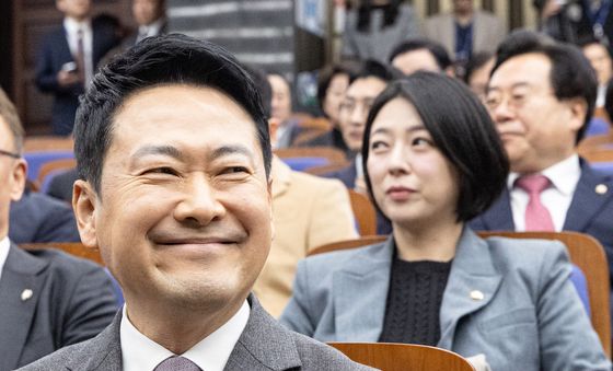 의원총회 참석한 장동혁 대표