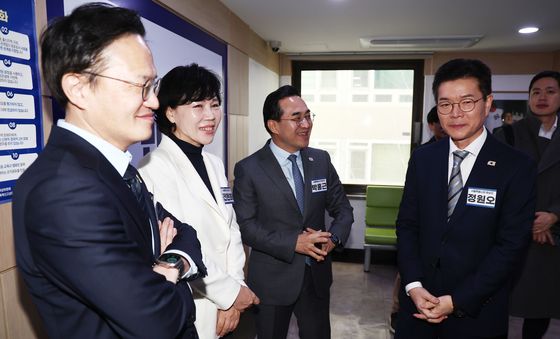 면접 기다리는 민주당 서울시장 후보들