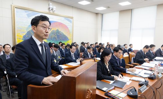 국회 정무위 업무보고하는 윤창렬 국무조정실장