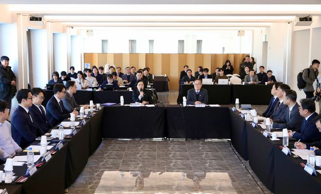 인사말하는 한성숙 중기부 장관