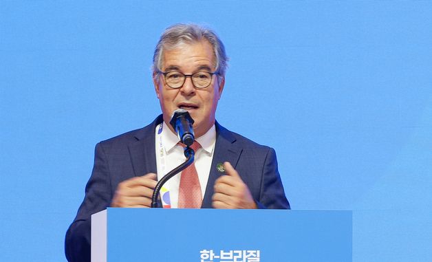 개회사하는 조르지 비아나 회장