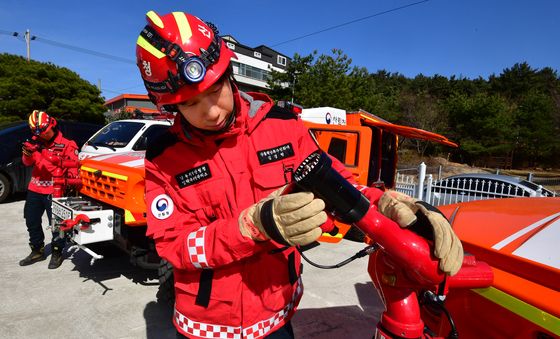 산불재닌특수진화대 출동 준비 이상 무