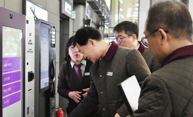 시범 교차운행 준비 상황 점검하는 정왕국 SR 대표