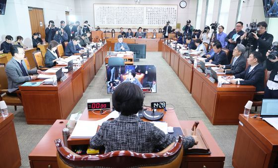 법사위 개의하는 추미애 위원장