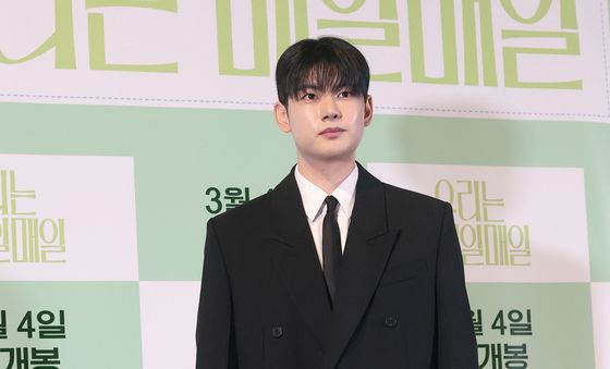 포즈 취하는 류의현