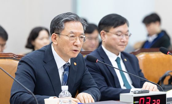 법사위 답변하는 정성호 법무부 장관