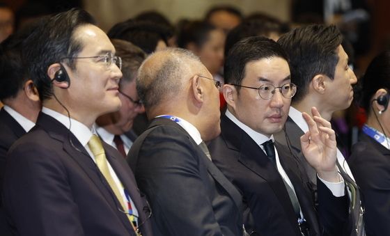 대화하는 재계 총수들