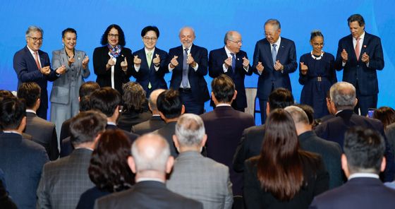 손하트 포즈 취하는 룰라 대통령