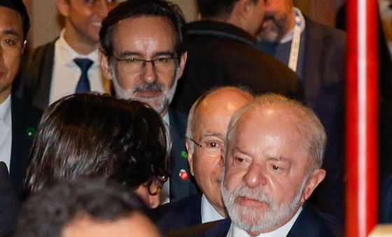 손하트 연습하는 룰라 대통령