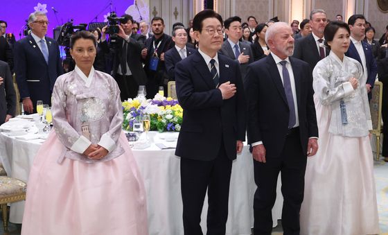 국민의례 하는 이재명 대통령