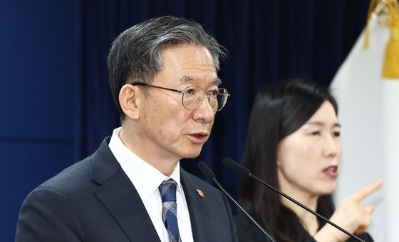 ISDS 중재판정 취소소송 승소 브리핑 하는 정성호 장관